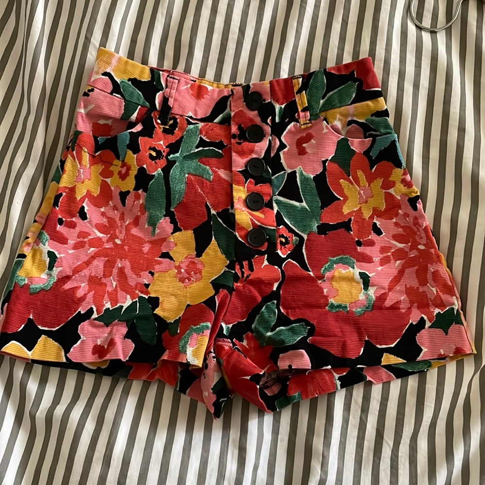 Zara. Shorts. Floral print. Size XS